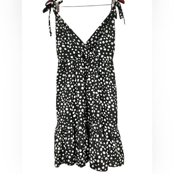 Davi & Dani Black & White Dot Ruffle Tiered Tie V Neck Size Medium Mini Dress - Picture 3 of 10